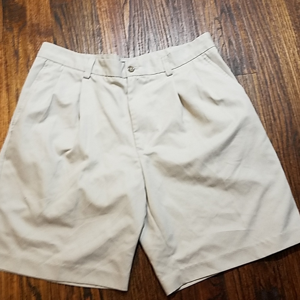 (34) Izod Golf Shorts